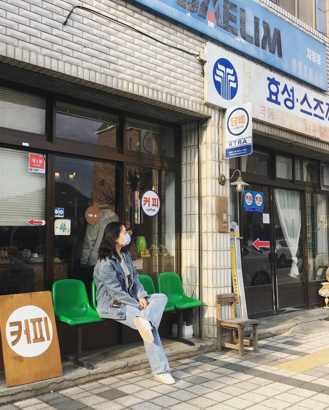 채현지 on Instagram: “엄마랑 채채와 급 나들이 레트로감성 앙팡💚 . #카페선일 #문경레트로카페 #문경카페 #문경새재카페 #문경가볼만한곳 #경북카페추천 #문경맛집 #카페스타그램”