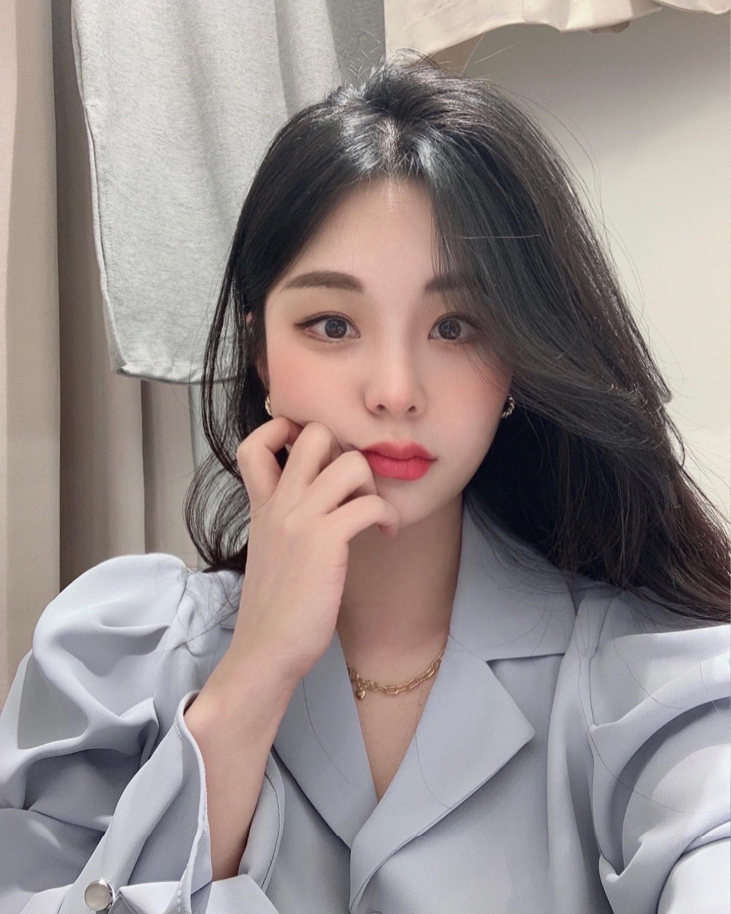 .
뭐만먹으면 질질흘리지,,
그렇게 끌로bl 1장도 빠염,,,,,,,,,,🖐🏻

#칠칠이#팔푼이