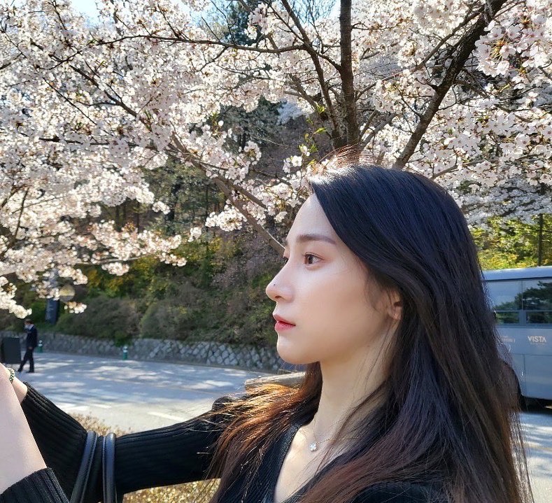 @imssoyaa on Instagram: “봄이라며 왜 추워🌸”