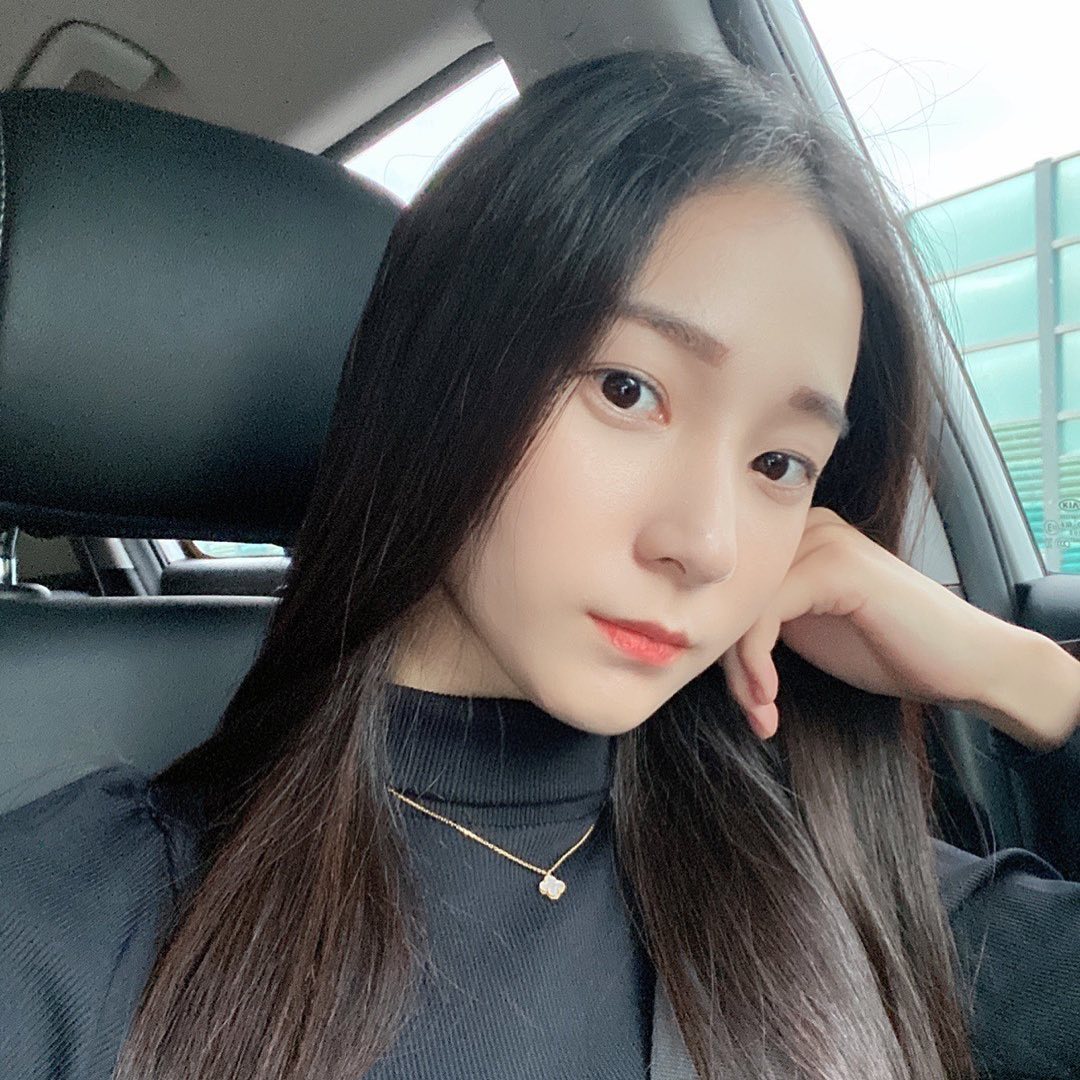 @imssoyaa on Instagram: “안뇽😬”