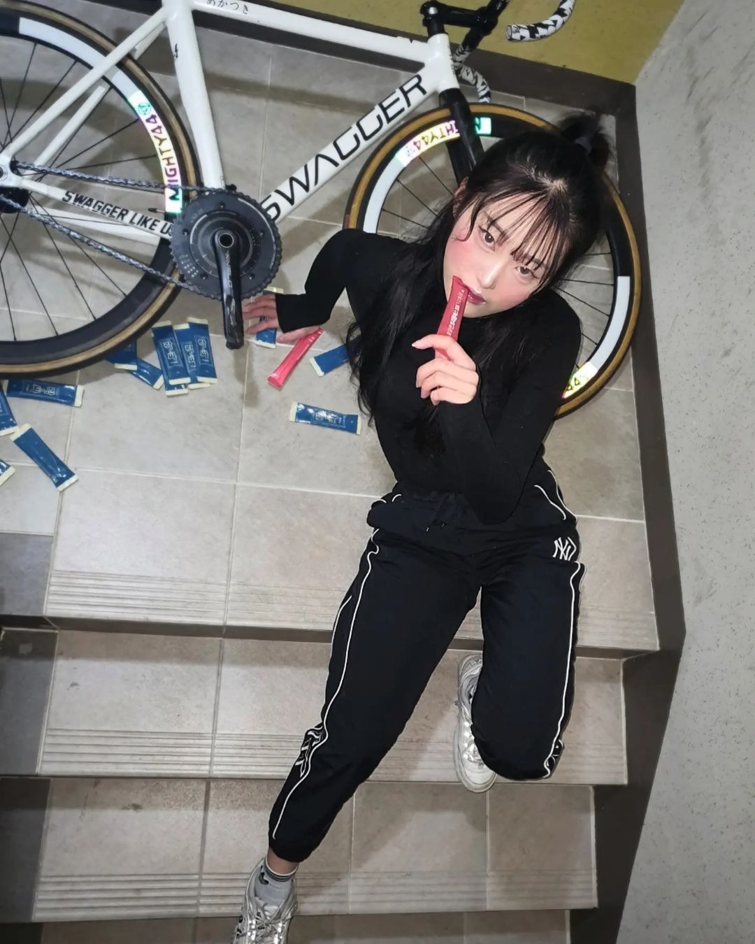 송채영 🚵 team dopezone on Instagram: “요즘 날이 풀리는게 슬슬 벌써부터 벚꽃라이딩 준비 해야하나 뭔가 설레네요 😏 최근에 사실 제가 장염을 심하게 앓은적이 있어요... 시기도 시기인지라