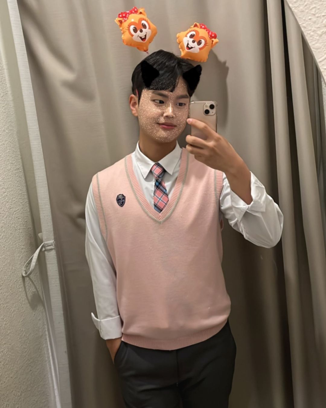 @ssssseob_e shared a photo on Instagram: “롯데월드 너무 재밌다☺️” • Mar 24, 2022 at 4:13pm UTC