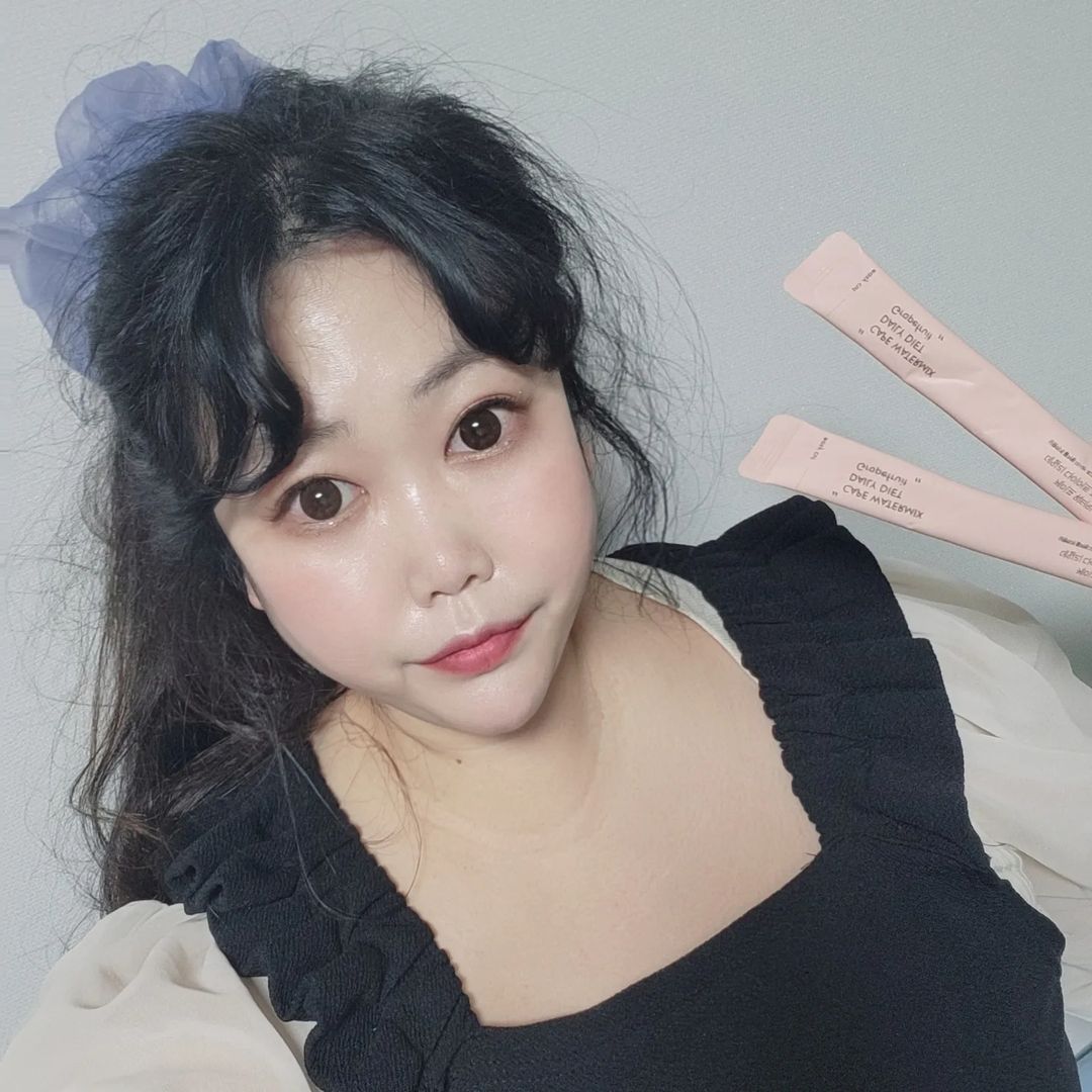 ◡̈ on Instagram: “#협찬 요즘 커피대신 마시는 촉촉한 수분 다이어트 SPRX 워터믹스 자몽🥭 특허 받은 수용성 가르시니아로 물과 함께 했을때 더 좋아요! 평소에 물을 잘안마시는데 많이 달