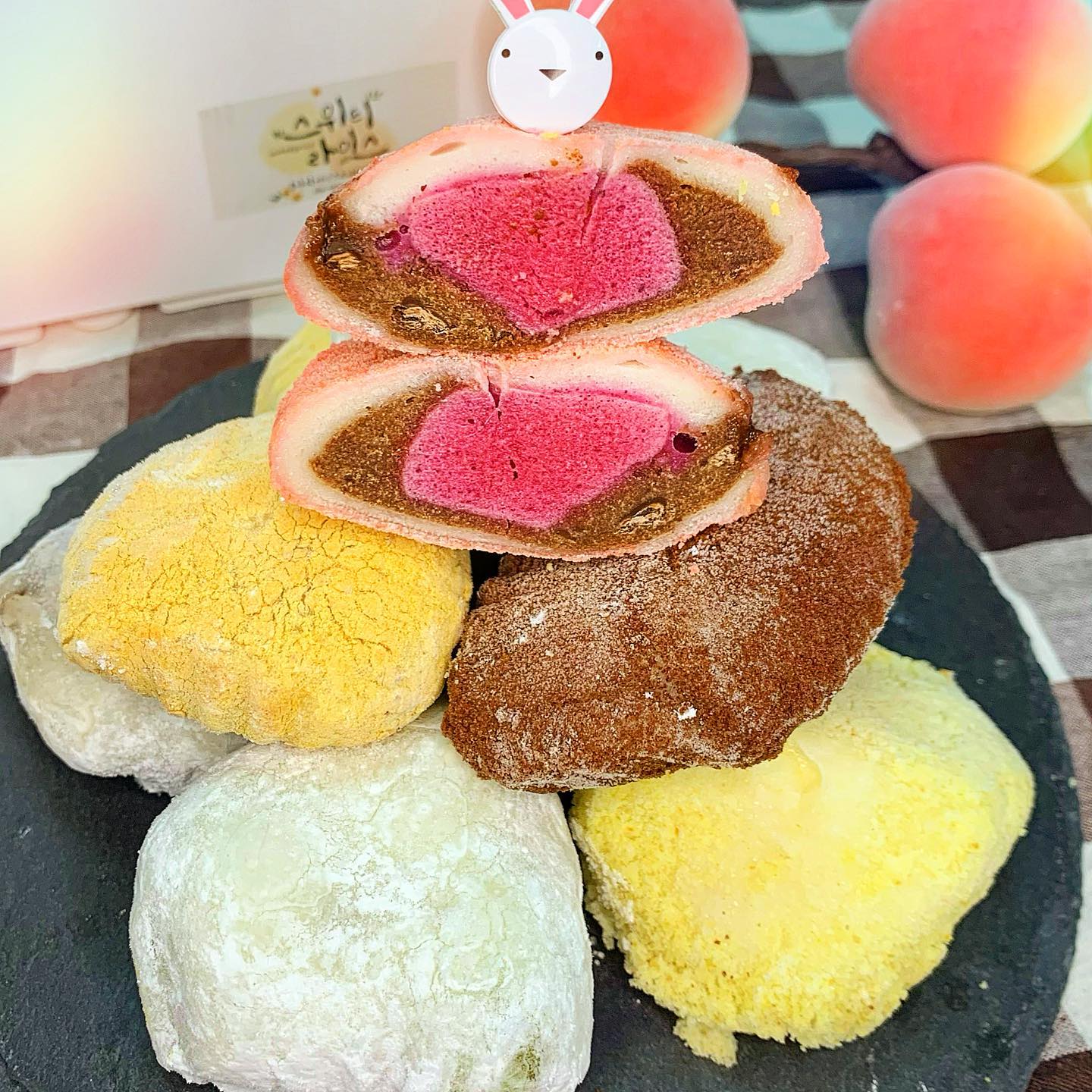 광고)입 안에 분명히 떡이 있었는데요? 없습니다;;;;;..#스위티라이스 과일모찌떡은 떡 신세계의 눈을 뜨게 해주는 맛....>>주문필수
**과일모찌,크림모찌 안 먹어보면 후회합니다🤦🏻‍♀️💥

떡은 쫜득~! 쫀득~한 떡 아니면 안 좋아하는 사람 나야나🙌🏻 
근데,,,,,,,스위티라이스 모찌떡 먹어보고 쫜득하면서 부들&녹아 없어지는 모찌떡의 매력에 푹 빠져버렸음다............
////어떻게 몇입만에 녹아서 삼켜지나요,,?? 제가 안 먹은 줄 알았자나요ε=┌(;￣◇￣)

스위티라이스 모찌떡은 완전 국산 찹쌀100이라 그런지 떡 부분만 먹어도 고소하고 맛있는데ㅠㅡㅠ 안에...크림과 과일이 들어있으니 말.모.말.모⭐️
싱싱한 대왕 생과일이 여러개 들어있어서 달콤한 퓨레,팥들과 새콤달콤 조합으로 최고(´༎ຶོρ༎ຶོ`)

과일모찌랑 크림류모찌를 냉동보관 해 놨다가 ***꽝꽝 언 상태에서 입으로 녹여 먹어두 넘 넘 넘 맛있드라구유ㅠ 
크림들과 과일들이 부드럽게 입 안으로 들어오는 걸 원하시면 상온에 두었다가 우유랑 먹어주세요ㅠㅠ@@@@@
과일모찌{딸기,딸기초코,오렌지,청포도,체리초코}
크림류모찌{초코,크림치즈,인절미팥모찌,앙버터,산딸기퓨레}

▫️스위티라이스 
▫️https://m.smartstore.naver.com/sweetyrice
>>>택배 가능

#둥둥_모찌떡 #둥둥_떡