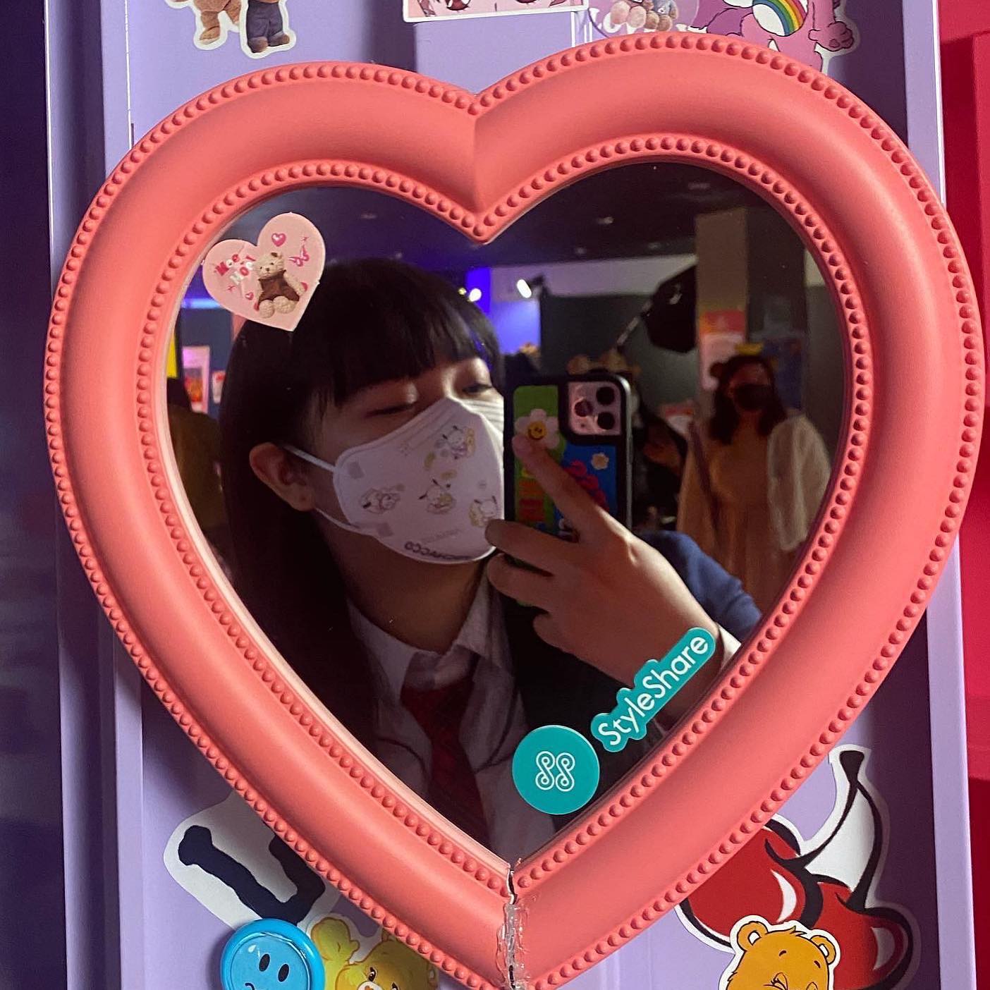 마꾸는 필수☺️
롯데월드 갈때 살짝 붙이고 다녀왔어요 :) 
퀄리티가 너무 좋아서 
사람들이 원래 이렇게 나온건 줄 알아요

에이블리에서 히찌네 검색 후 구매 가능💓

#롯데월드교복 #롯데월드코디