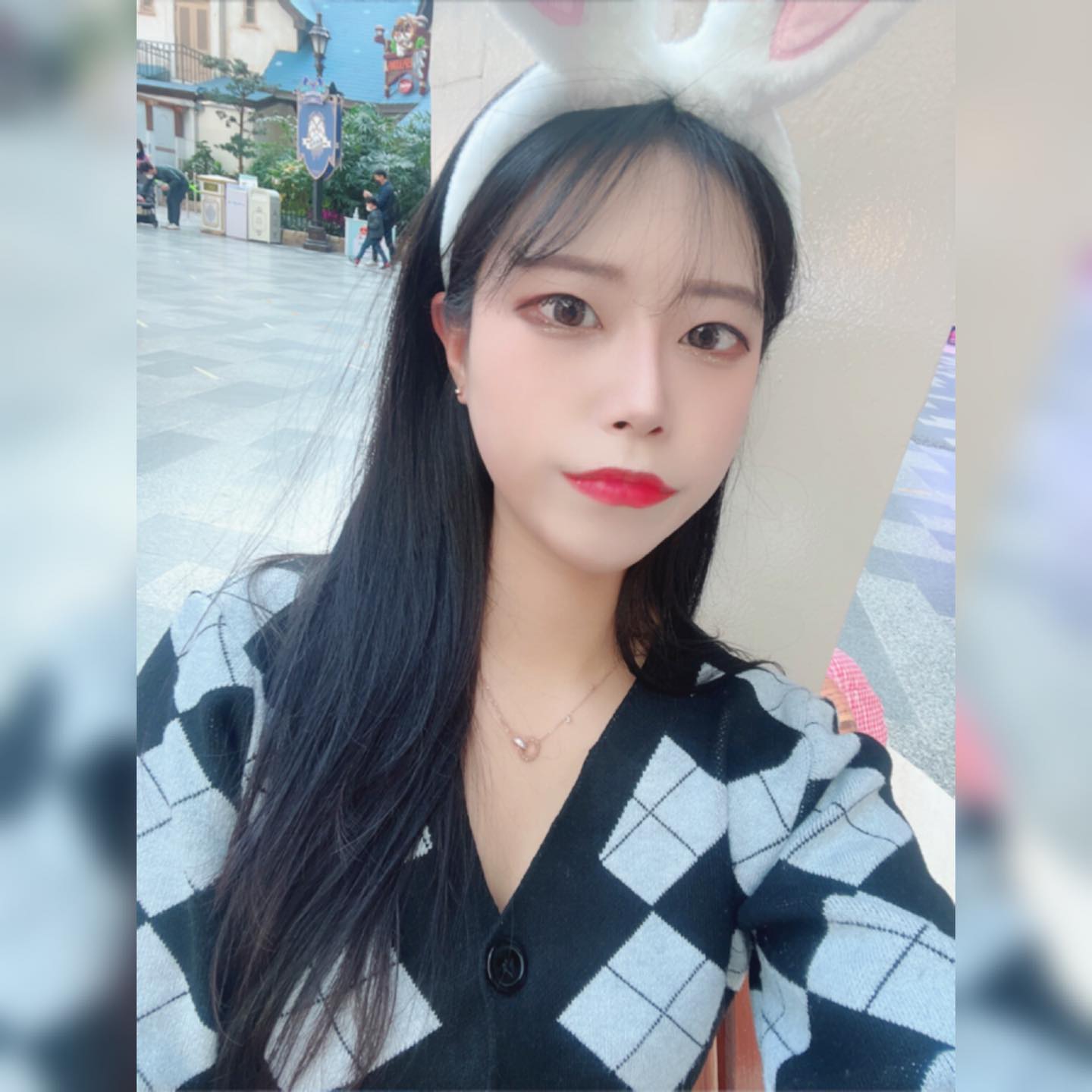 🐷🐰
-
-
-
#오늘인척 #어제 #롯데월드 #토끼인척하는돼지 #🐷🐰 #맞팔 #선팔 #소통 #일상 #행복 #❣️