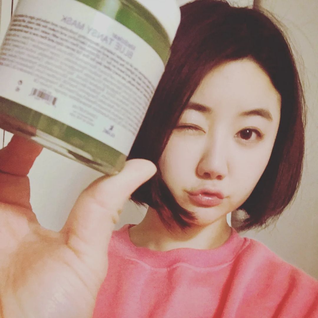 김주사랑 (Kim Jusarang) on Instagram: “#협찬 미국산 자연산 다 하세요 피부샵 전용 화장품 제조원 미국인 브랜드 키라벨에서 완전 자연산(?) 허브 블루탄지 마스크 를 만들어 내서 내 모공 없애