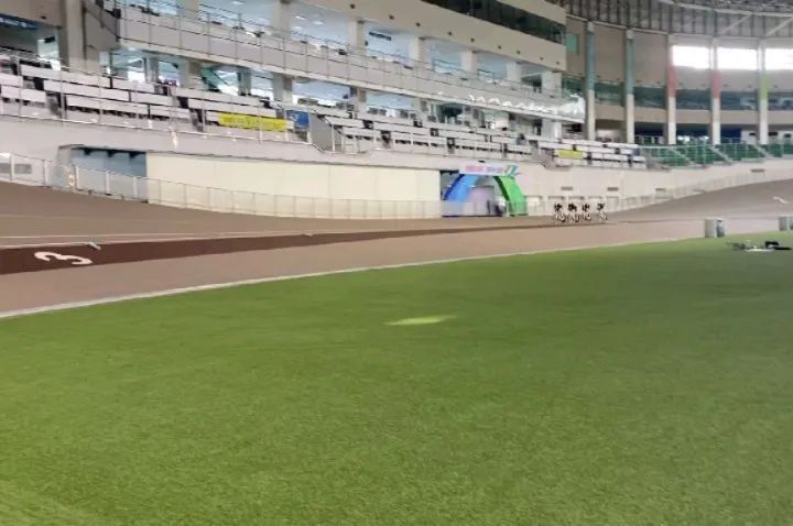 최인우 on Instagram: “#협찬 울티모 스포츠에서 주신 귀한 기회로 양말을 써보게 되었습니다😇 울티모 논슬립 양말을 처음 받았을때는 다른 타사 제품의 양말 보다 발바닥 부분이 아주 약간