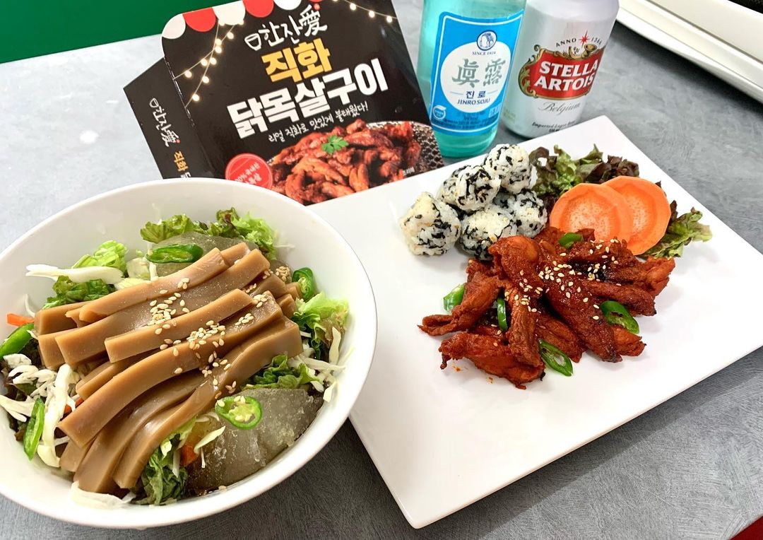 해산물을 좋아하는 초보요리사 _해초씨 on Instagram: “<협찬> 한잔애 -직화 닭목살구이 한잔애에서 직화닭목살구이를 협찬받았어요! 요즘 뭔가 마음이 허하고 스트레스를 받아서 먹풀이를 해