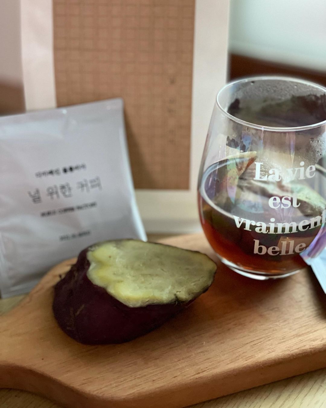 @winsome_dudu on Instagram: “'업체로부터 제공받은 제품입니다' @nukuicoffeefactory 카페인에 타격 없던 난데, 요즘 들어 커피 마시면 심장이 두근두근 카페인좀 줄이자 했는데 마침 알게된 디카페인