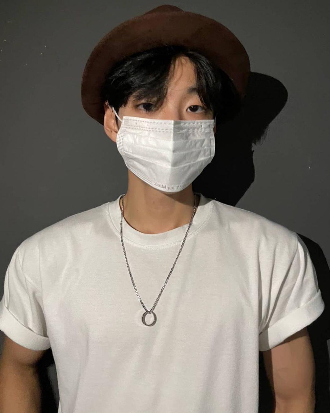 𝙆𝙮𝙤 𝙃𝙤𝙣𝙜 | 교홍 🇰🇷 on Instagram: “나 표정 연습 많이 해야겠다..^^ 😏”