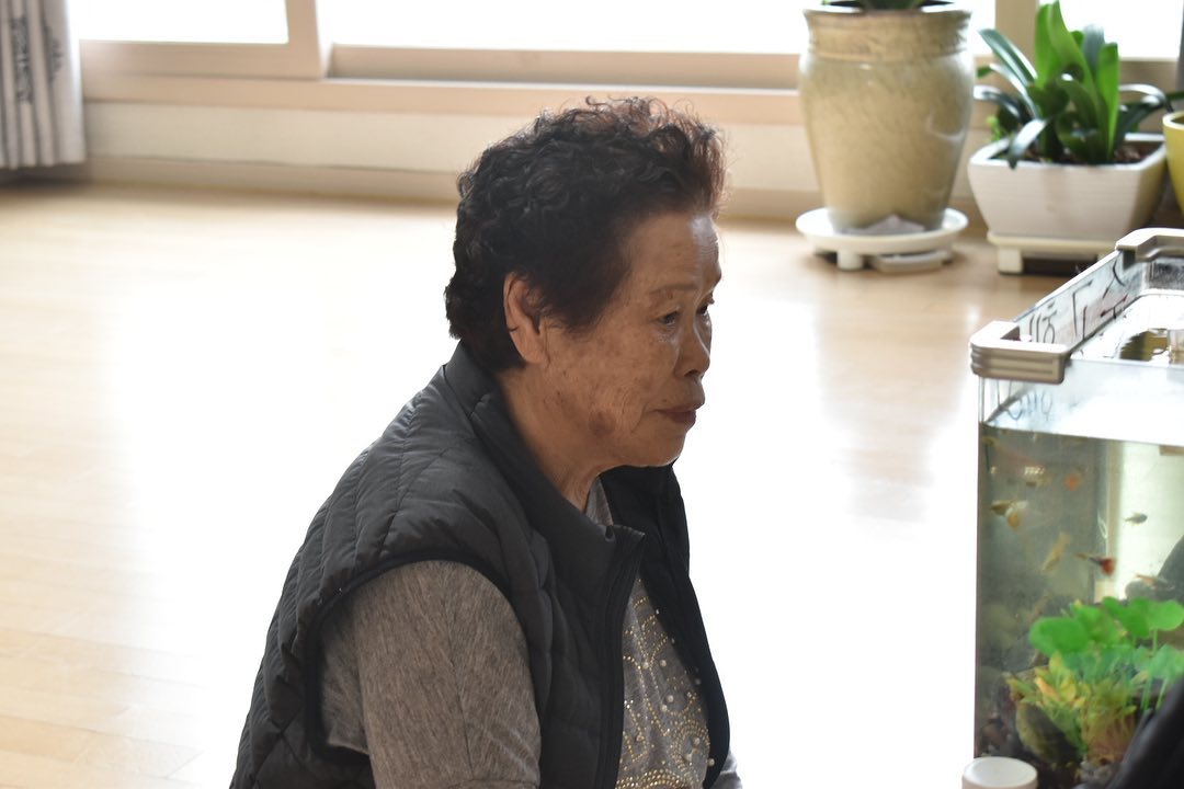 누구보다 강하셨던 우리 할머니
나 26년간 키워주시고 보살펴주셔서
진심으로 감사했어요

가끔가다 꿈에 나타나서 얼굴 한번씩 보여줘~

할머니 안계시니까 집 너무 허전하다.
사랑했어요☺️