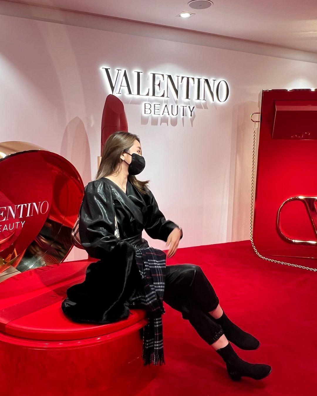 SSONG, 이송 ;Pilates Instructor’s Instagram photo: “@valentino.beauty - @y.y00n.artist 쌤 덕분에 하루종일 예쁜 눈으로 레슨했어요😽”