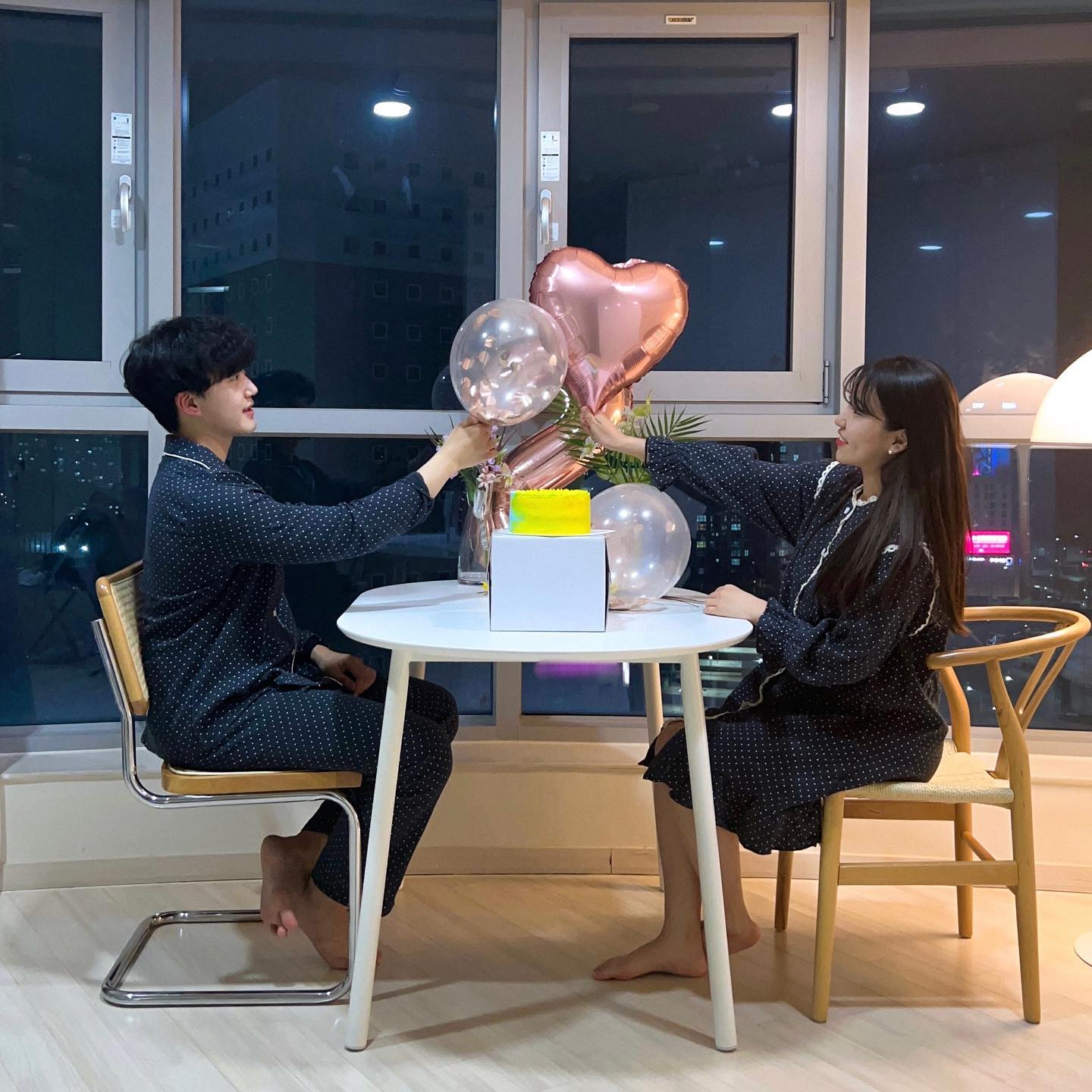 우리의 2주년 —̳͟͞͞♡

선물로 받은 귀여운 도트 파자마는 🍑
🏷 하이미츄 hi_meet_you_ 
🔜 예쁜 잠옷 잔뜩 💗