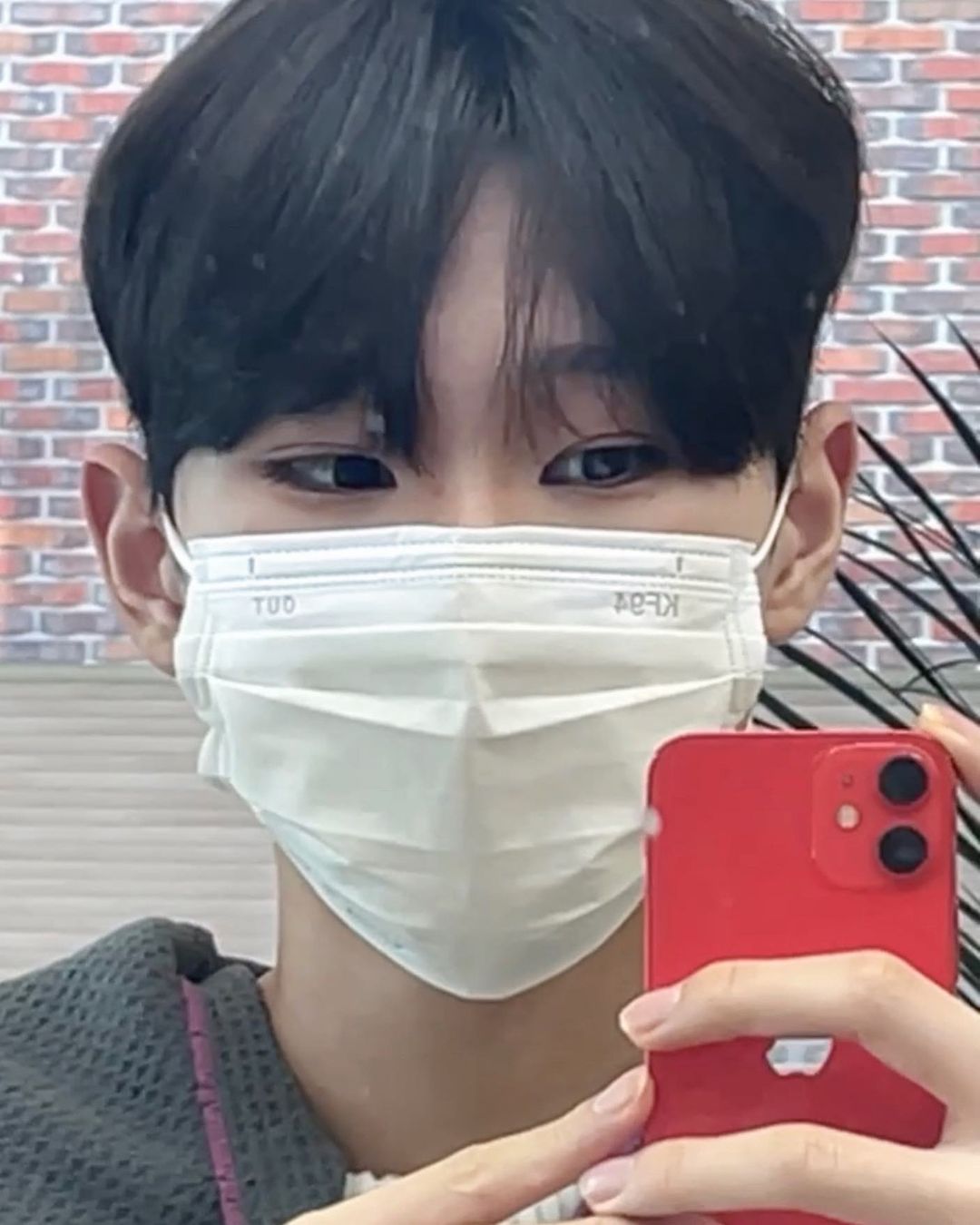 하진’s Instagram profile post: “hi . . . . . . . . . . . . #선팔하면맞팔 #선팔 #맞팔 #팔로우 #좋아요 #좋아요반사 #daily #데일리룩 #셀카 #협찬 #like4likes #likeforfollow #거울샷 #followforfollowback…”