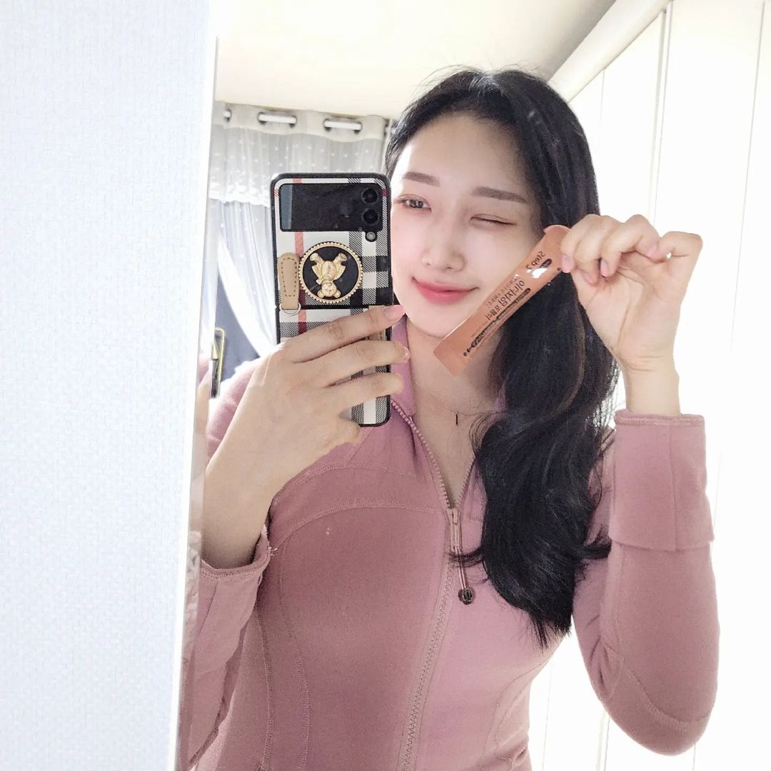 🧸 on Instagram: “#협찬 주변에도 추천하고 다니는 잇템! 요즘 건강한 이너뷰티로 이너자임 포뮬러를 챙겨먹고 있어요~! 식물성 유산균을 함유하여 장건강에 도움을 주고 특히 탄수화물, 단
