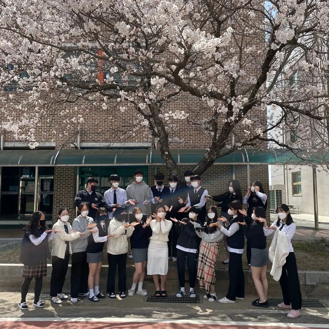 🌸 세젤예 3-3 🌸

어느 한 구석도 안예쁜 곳 없는 애들이랑!
너무 말 잘듣고 착하고 예쁘고 너희들같은 애들만 만날 수 있다면 평생 교사 하겠어