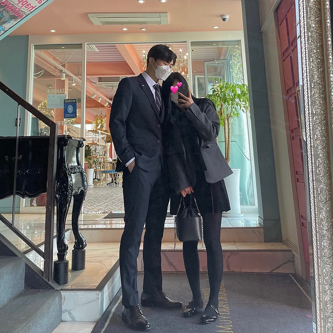 앙찌랑 동찌 겨론식 👰🏻‍♀️🤵🏻‍♂️ 내 겨론식 때 다들 와 ~~ ! 초대함 ෆ ꈍ◡ꈍ ෆ ~~ ! #결혼식 #하객룩 #럽스타그램 #내주머니어쩔