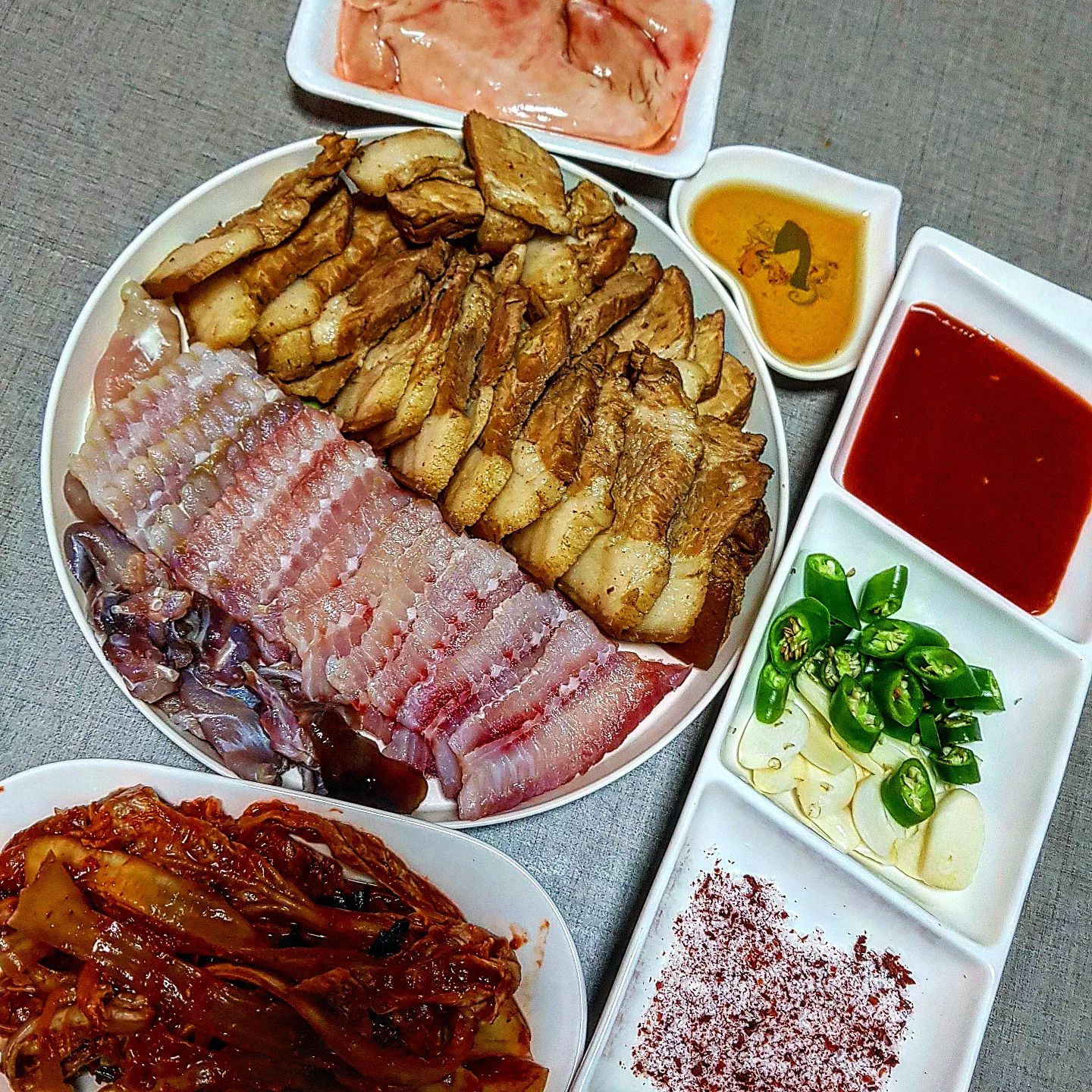 홍어 좋아하시는분~?✋
너무 먹고 싶어서,, 데리고 와버렸따,,
이 맛이징🥰