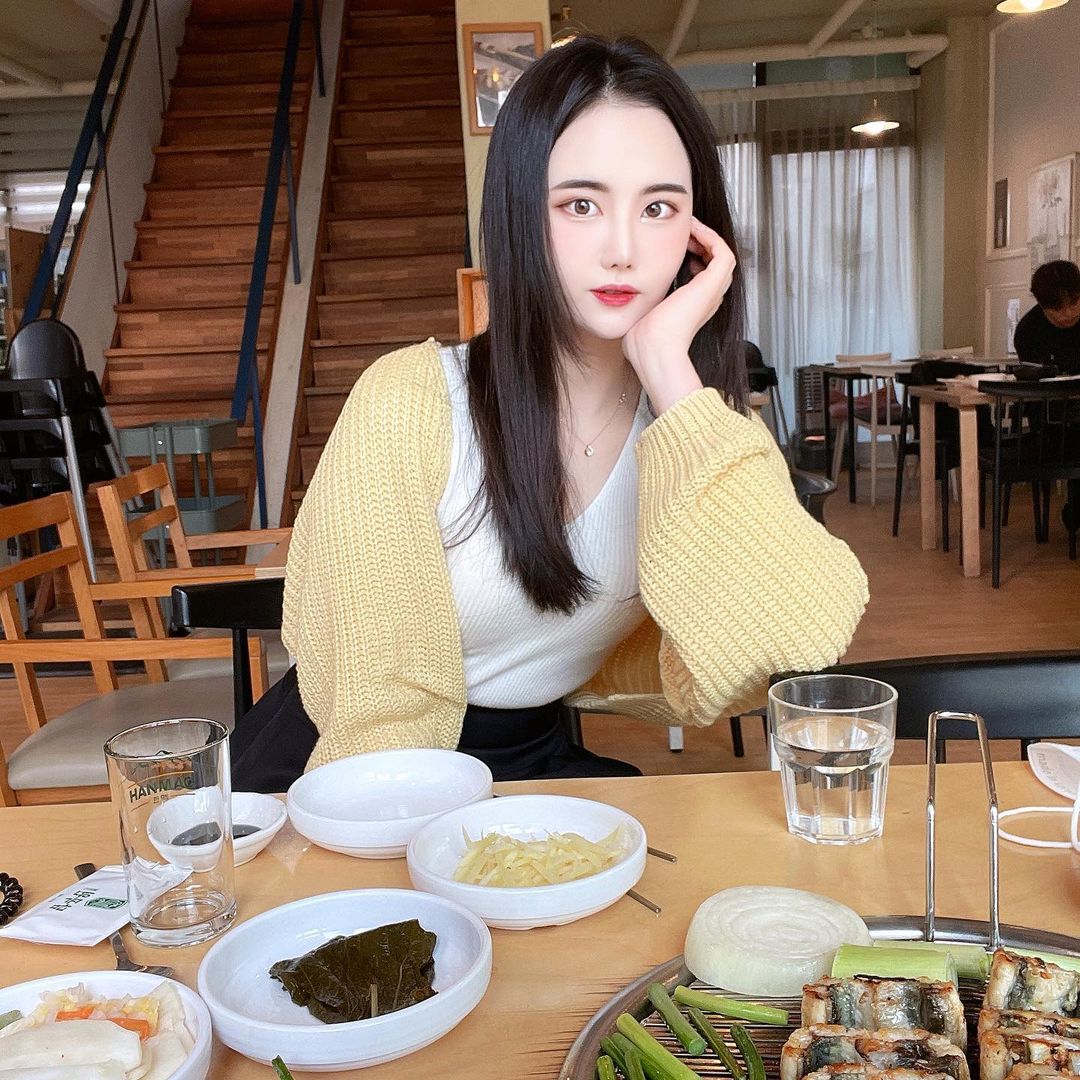 🕊 𝑀𝒾𝓃 𝓀𝓎𝓊𝓃𝑔 🕊 on Instagram: “#협찬 #담곡원본점 저번주 주말 오전 일찍 필라테스 연습하고 부랴부랴 화장하고 옷도 갈아입고 시흥으로 날라가 먹은 오동통한 장어기록🤤