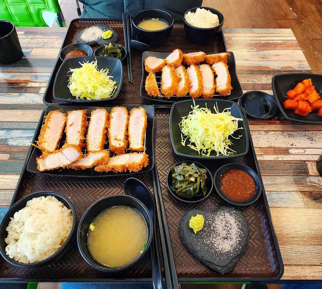 Jin on Instagram: “#food #음식 #gourmandise #식도락 #foodstagram #푸드스타그램 #음식스타그램 #instafood #먹스타그램 #돈까스”