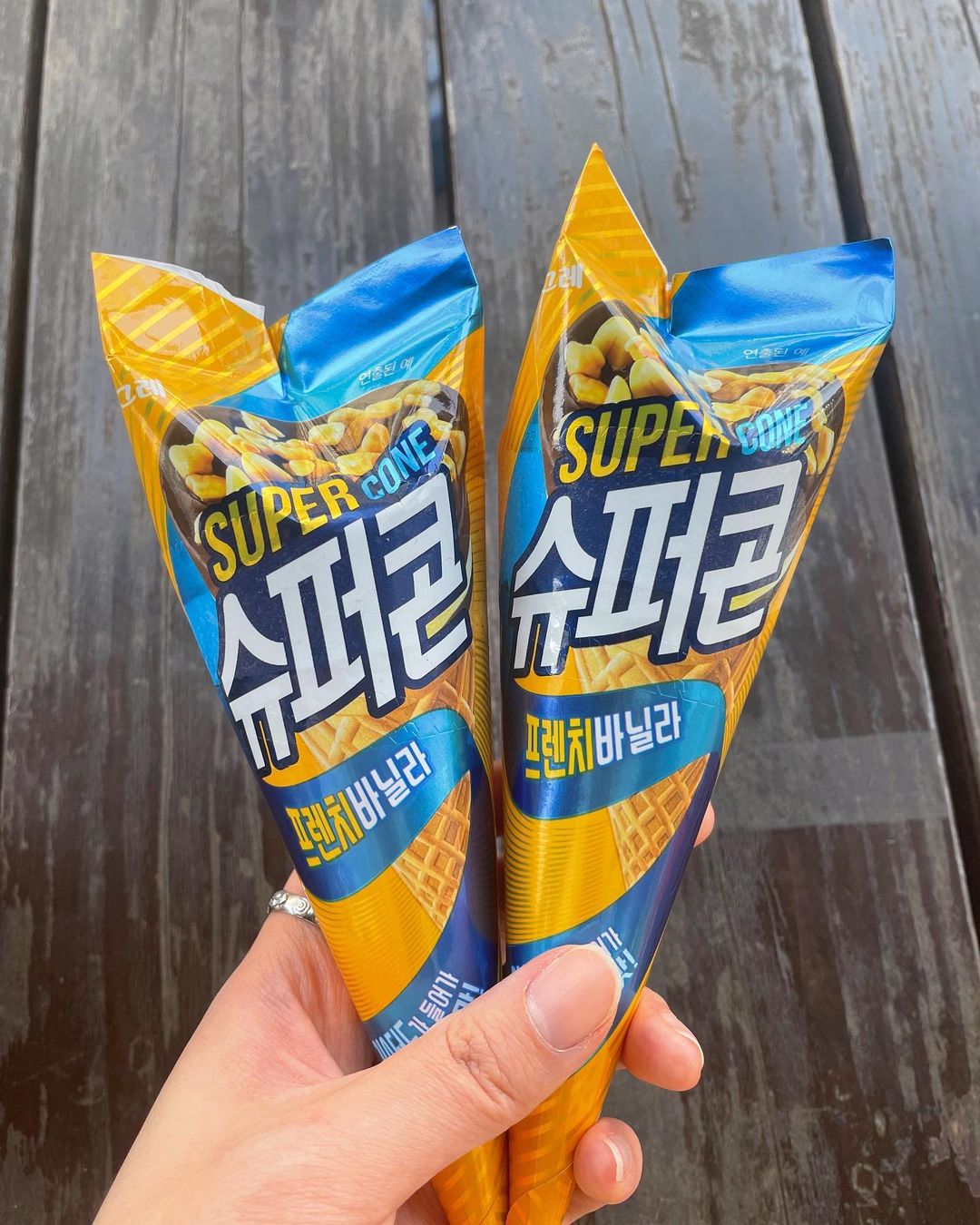 BIBIANA on Instagram: “#협찬 거꾸로 먹는 아이스크림 킹받쥬~? 맛있어서 더 킹받쥬~? 맛있는 슈퍼콘 거꾸로 한입먹고 인증샷 찍고📸 @bingicecream.official 태그해서 sns올리면 #슈퍼킹받쥬챌린지 참