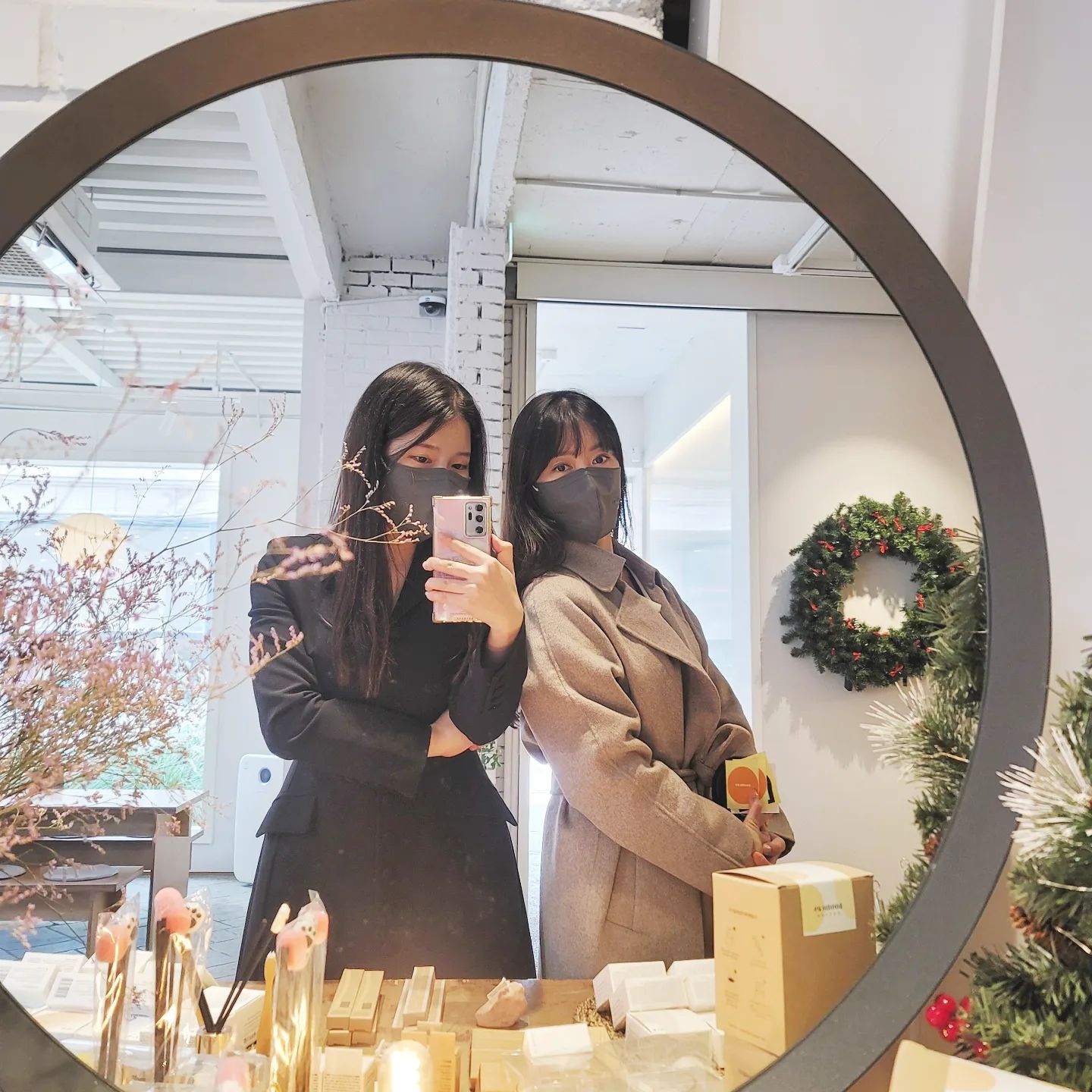 코로나 완치 🥳 
이제 막 돌아다닐거야~_~