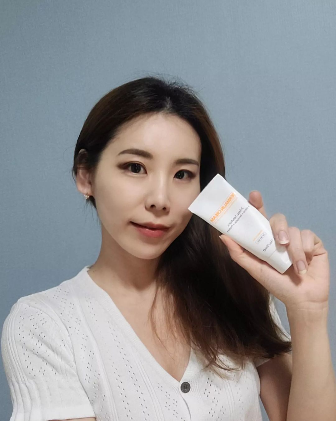 쩡미닝 on Instagram: “#협찬 #더마린크림 환절기에다 피부과 시술까지 받은 터라 피부가 엄청 건조한😭 요 며칠간 밤마다 더마린크림을 발랐더니 각질이 엄청 줄었다. 피부과에 유통되던 크
