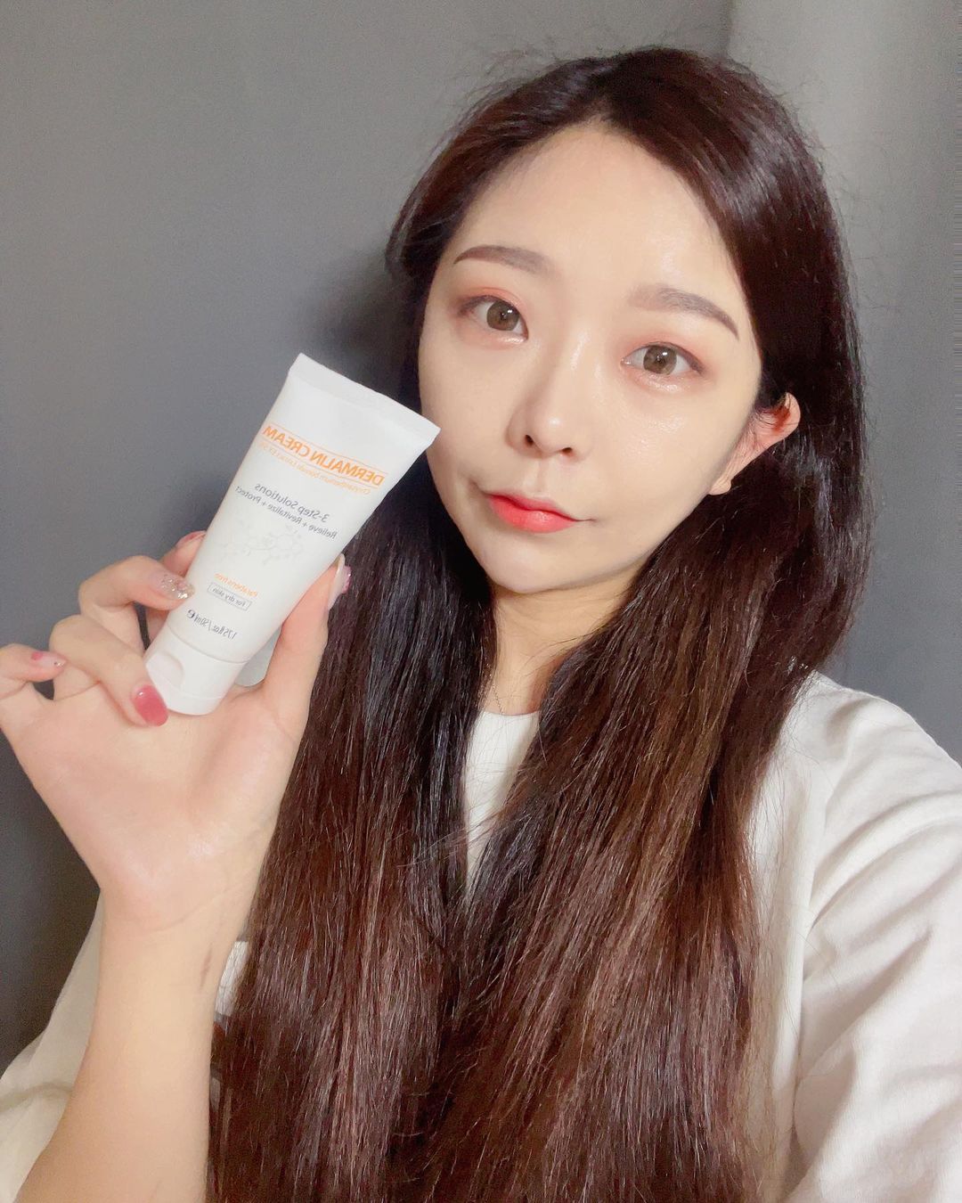 @qocn888 on Instagram: “#협찬#더마린크림 피부과에서만 구매가능했던 더마린크림 ෆ 푸석하고 건조한 내피부에 피부속부터 수분감을 주고 탄탄 하게 해줌 ! 또 내가 쥐어뜯어놓은 피부의 흉터