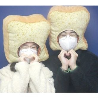 ෆ뿡빵그램ෆ on Instagram: “#뿡빵그램 #내돈내산 본격 커플 폰 자랑하기❤️ ft.두번째 커플 드로잉케이스❤️ 개인적으로 커플 드로잉케이스 맞추는걸 좋아해서 이번에 커플폰을 맞춘 김에