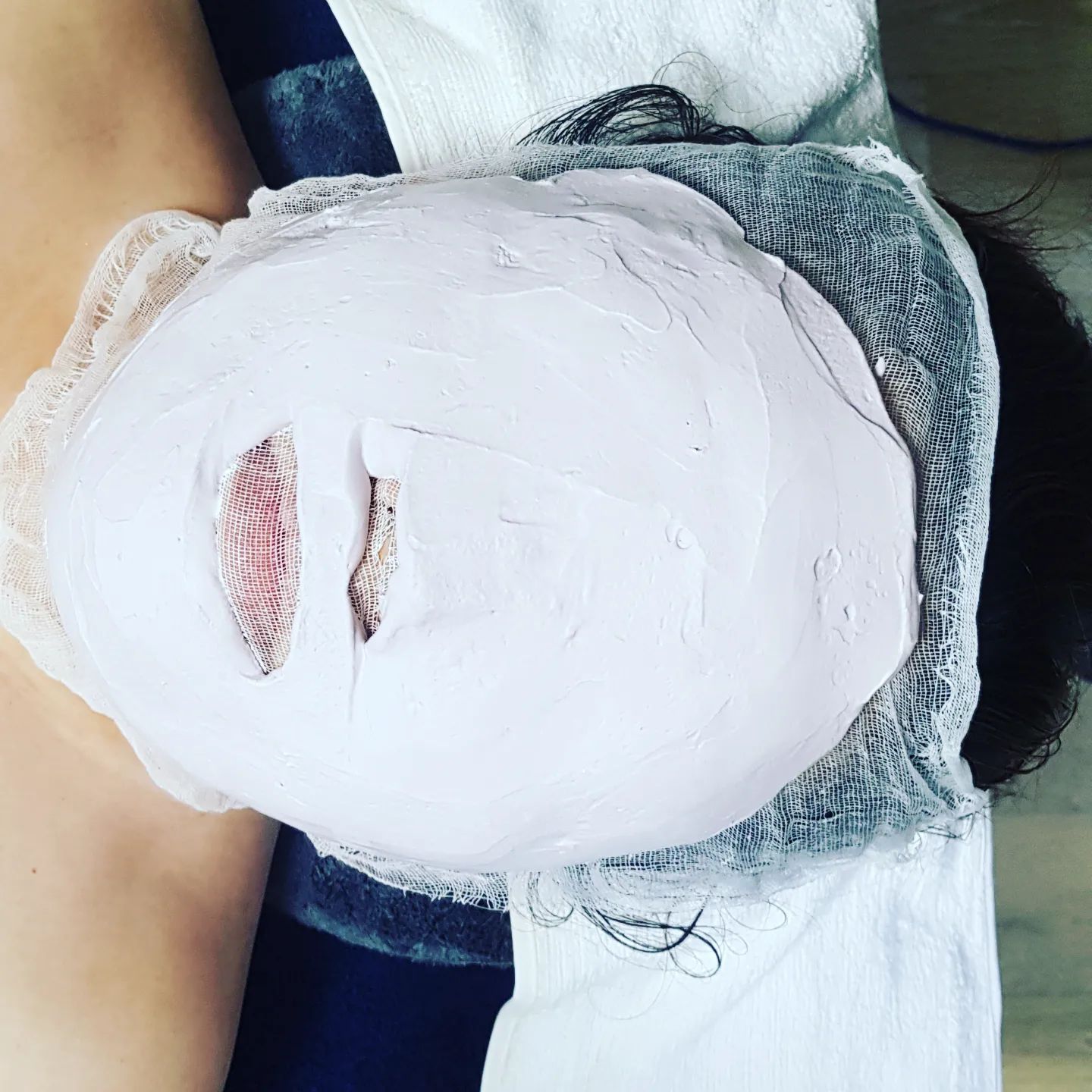붓기완화
#출장마사지
받아봤다 해주시는 이모님
친절하시고 잘해주셔서 
첨 치고 만족 엄마같은 편안함
#경락마사지 #발마사지 #전신마사지
받고 마무리로 #천연화장품으로
#피부관리 까지 ㅋ