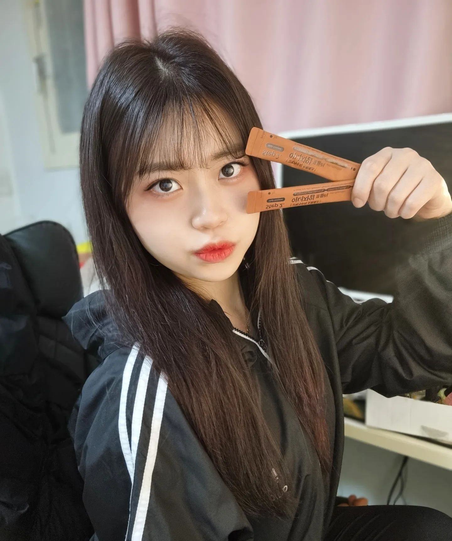  “내면의 아름다움을 추구하는 이너뷰티, eoe 에서 출시한 고역가수치 소화효소 이너자임 포뮬러 !! 단백질과 탄수화물을 분해하는 역가수치가 굉장히 높아서 그런지 식사 후 바로 섭취하니까 소화에 도움이 되더라구요 그리고 보통 다른 효소들은 조금…”