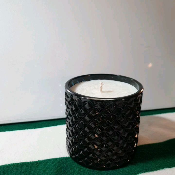 요즘 시국에 집콕 시간이 늘어날수록
소소한 #기분전환 이 필요한데 🕯

근래 들어 가장 기분전환에 도움이 된 템인
#애정템 #향초 😍

사장님께서 직접 공방운영을 하셔서 향에대해서 여쭤보고 살 수 있어서 좋았던
#알롱달롱 향초 🙆‍♀️🧡

결혼을 앞둔 친구에게 #선물 하면 좋지 않을까 싶고
이미 우리 엄마는 향기에 취해버리심 👍👍

생화 를 좋아하는 내가 고른 향은 #블루밍부케 향
#신혼부부선물추천 이자 #집들이선물 #센스있는선물 로 강추

#공방알롱달롱, #방향제공방, #향기공방 #신혼부부선물, #센스있는선물추천, #선물 ,#🎁

ad_long.2020