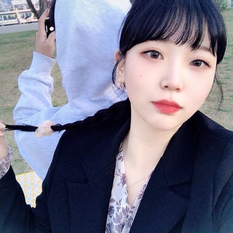 한강 나들이🌉
.
.
.
.
.
.
.
#서울 #한강 #한강라면 #나들이 #데이트 #일상 #데일리룩 #데일리 #일상소통 #소통 #셀피 #땋은머리 #곱창밴드 #인스타데일리 #인스타갬성 #팔로우 #뷰티그램 #dailylook #daily #seoul #picnic #selfie #instagood #instagram #following #followers #fff #인친 #좋반 #맞팔