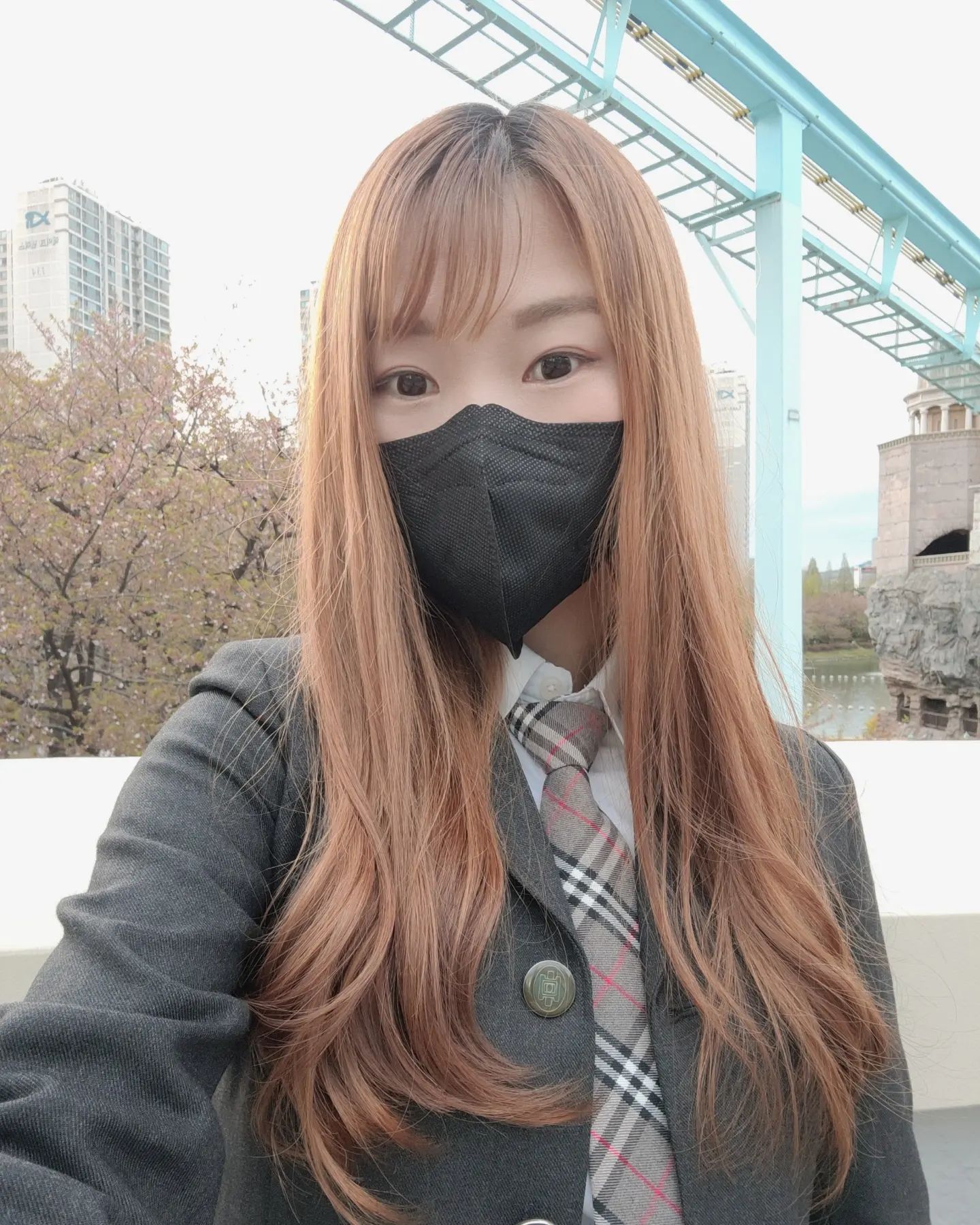 서른한쨜들의 교복놀이 꿀잼💕
다같이 연차쓰고 교복입고 롯데월드!
오랜만에 입는 교복이라 너무 어색했지만
칭구들이랑 신나게 즐기고 온 하루😊
궁금했던 벨리곰까지 보고 오면서 마무리-
