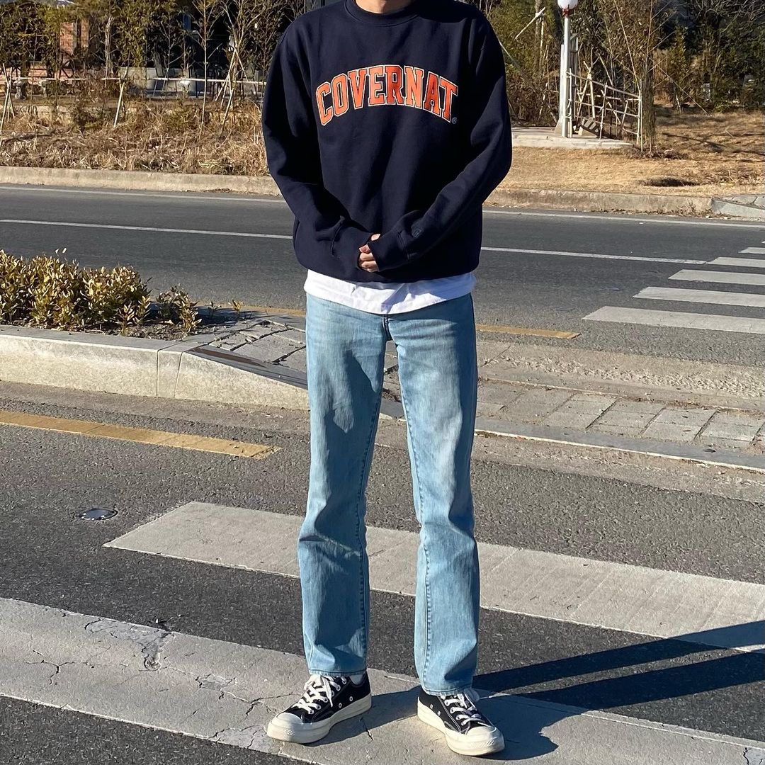 박준일 on Instagram: “맨투맨 + 청바지 + 컨버스 = 사랑”