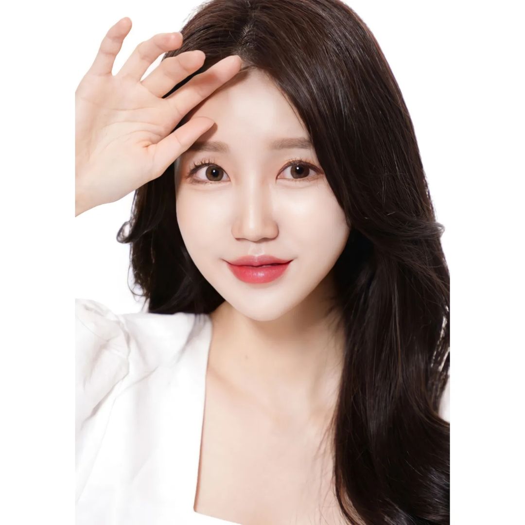 𝗬𝗘𝗝𝗜 예지 💖 on Instagram: “그라디언스 스튜디오에서 작가님이랑 프로필사진 촬영하고 왔다ʚ♡ɞ(ू•ᴗ•ू❁) 사진이 진짜 자연스럽고 편안한 분위기에서 촬영 진행해주셔서 예