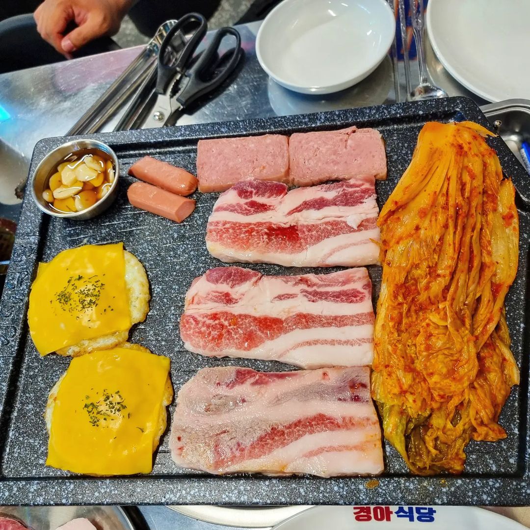 박박이 부부 신혼일기❤ on Instagram: “📍경아식당다산점 #협잔 남편이랑 여행 마지막날 집에서16분거리의 다산에서 식사를하고 집에왔어요🙈ㅎㅎㅎ 둘다 4시간 넘는 차에서의 스트레스를