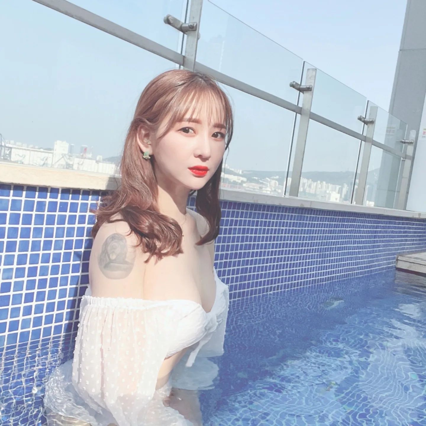 안녕 얼마만이게