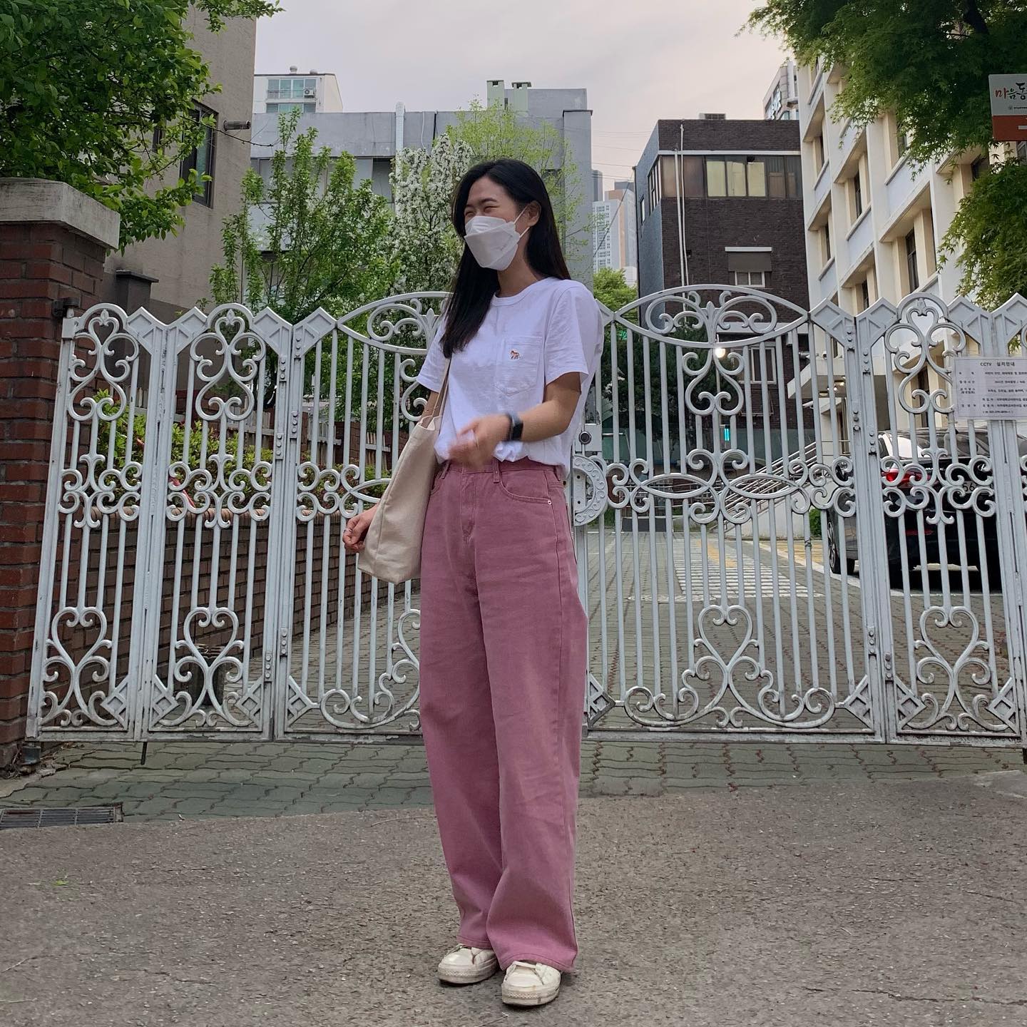지인짜 오랜만에 길거리에서 사진 찍은 날.. 핵 민망함..#핑크파티