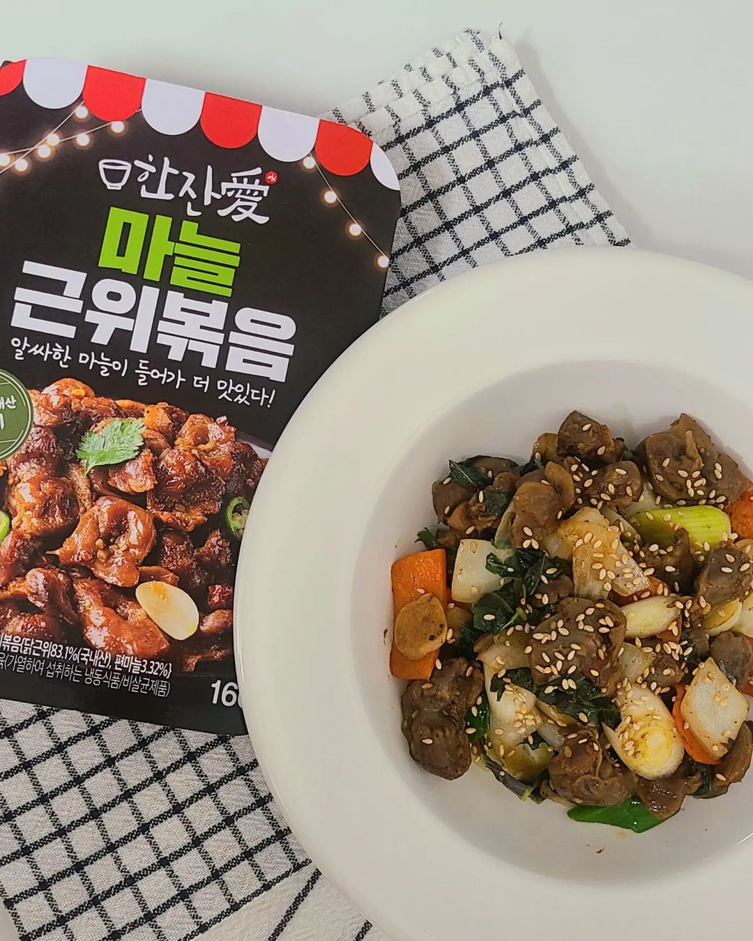 lee’s Instagram post: “.#광고 한잔애에서 리얼직화로 구워 불향이 솔솔나는 #한잔애 마늘 근위볶음을 보내주셨어요 ✔️특제소스로 맛있게 매운맛🌶 ✔️포장마차에서 먹던맛 그대로 집에