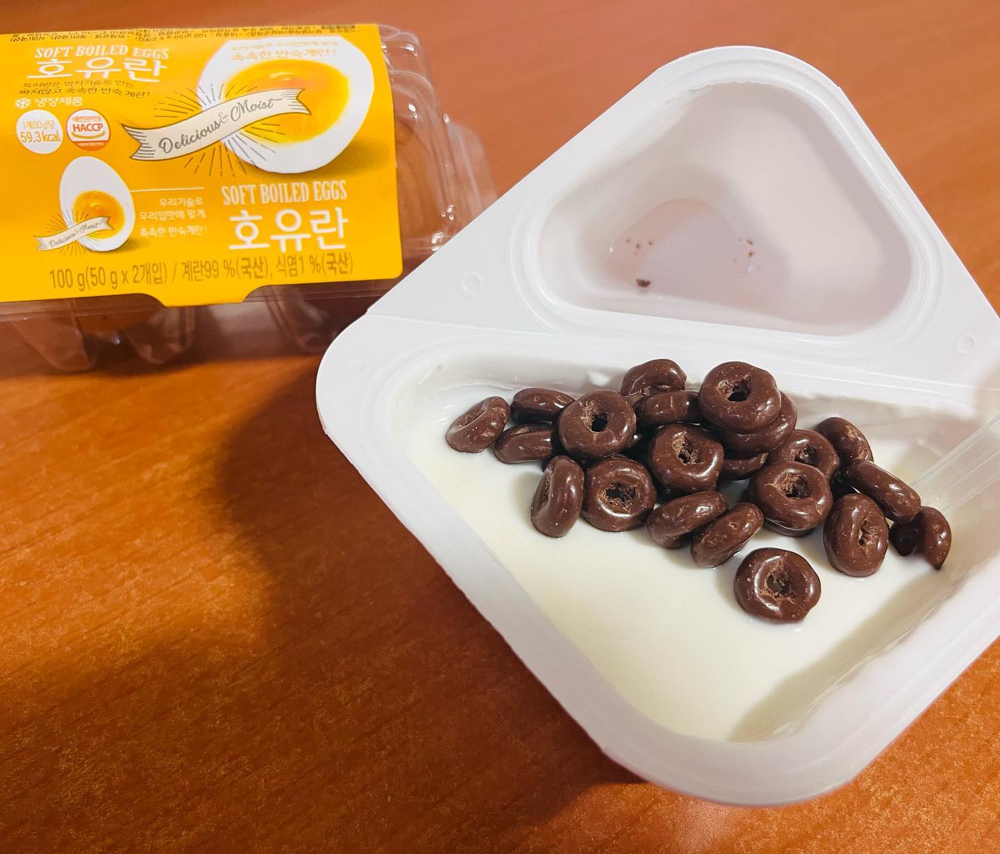 다시 비요뜨에 빠져버렸다 🫣🫣🫣
비요뜨는 역시 초코링이 최고지
다른것도 있지만 난 무조건 초코링

옴뇸뇸 비요뜨에 계란까지💪

내사랑 비요뜨 떠나지마❣️

#비요뜨 #비요뜨초코링 #비요뜨사랑 
#비요뜨를꺾어봐 #비요뜨초코링🍩 
#옴뇸뇸 #호유란 #호유란반숙계란 
#호유란🥚 #이것은나의저녁 
#다이어트식단 #다이어트일기 
#다이어트소통 #다이어트음식 
#일상 #소통 #좋반 #선팔 #맞팔 #❤️