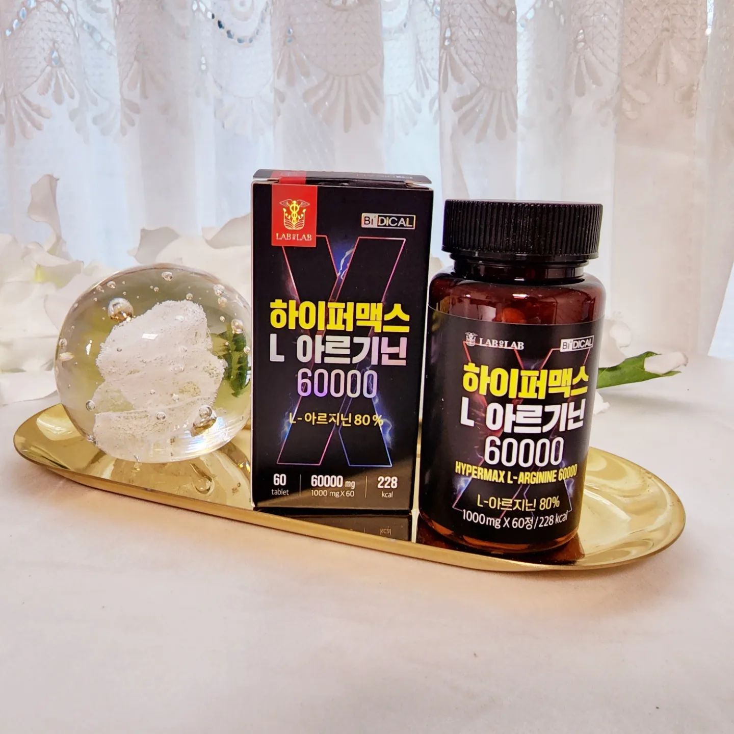 #협찬 #비디컬 #아르기닌
신랑을 위해서 종종 챙겨주던 아르기닌..
요즘같이 자꾸 나른해지는 봄에..운동할 때나 장거리 출퇴근할 때 챙겨주기 딱인데 뭐가 좋을까 고민하다가 고른 비디컬 하이퍼맥스 아르기닌
가루나 액상보다 좀 더 먹기 편한 건 없을까 궁금했는데 요건 타블랫 형태라 먹기도 편하고 한번에 두개 먹으면 1600mg을 섭취 섭취할 수 있으니 꿀!
CJ에서 만든 믿을 수 있는 재료를 사용해서  전성분의 80%를 아르기닌으로만 꽉 채운 제품이라  편하게 먹으면서 제대로 활력을 챙길 수 있을 듯!
한박스 먹으면 장어 25인분을 먹는 것과 같다니 완전 대박!
이제 운동도 시작한 신랑을 위해 찾은건데 네이버/쿠팡에서 왜1위인지 알겠네.
직구로 안사도 되니 편하고 우리나라 제조사에서 우리나라 원료로 믿고 먹을 수 있게 만든 고함량 제품이니 요고 열심히 챙겨주야긋당!
운동전에 나두 같이 먹어야쥐!

#운동하는여자들 #운동하는남자들 #헬창 #헬창녀 #헬창의삶 #근육남 #근육녀 #랩온랩 #아르기닌공구 #아르기닌추천