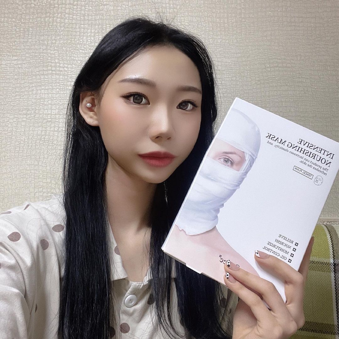 유 림, 奇唯琳 on Instagram: “#협찬 쓸 때마다 피부 효과가 눈에 띄게 좋아서 애정하게 된 수다이,,🤍 이번 [인텐시브 너리싱 마스크팩]은 피부 진정 + 피부 재생 + 주름 개선 효과들이 있다고