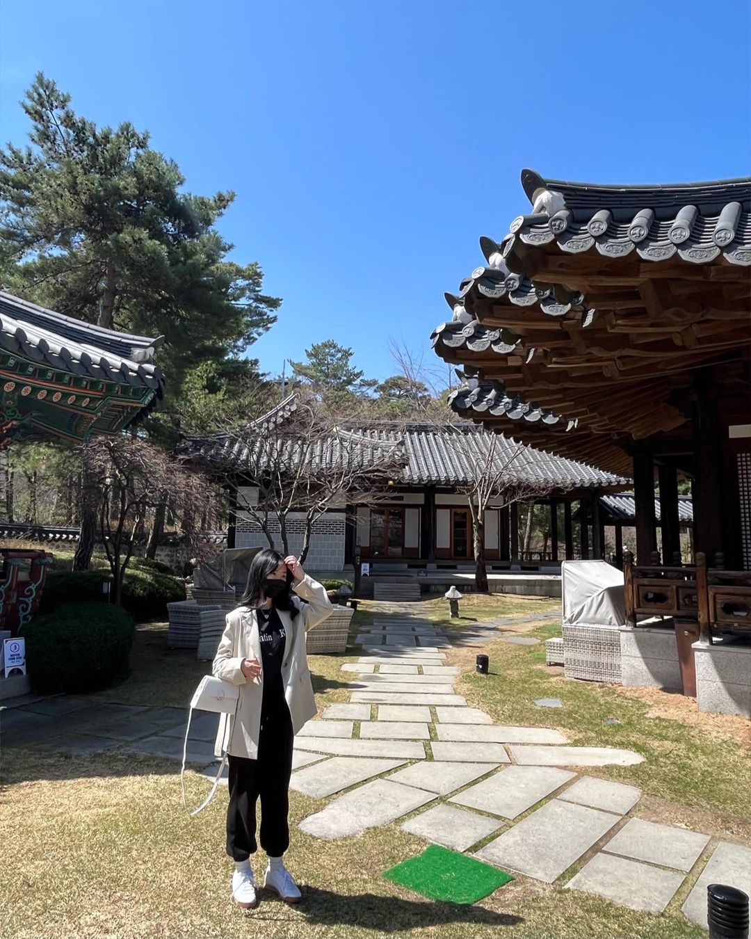 서린 on Instagram: “2000원따고 잘놀다강”