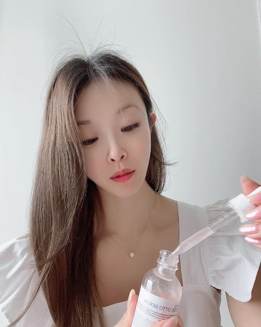 주영💞💞💞 on Instagram: “#광고 @kilabel_official . 내 피부에 제일 잘 맞는 로즈오일이 함유된 세럼 🌹🌹🌹 로즈계열은 입욕제부터 향수까지 다 사용하고 있는데 이 #로즈오또세럼 너무 좋