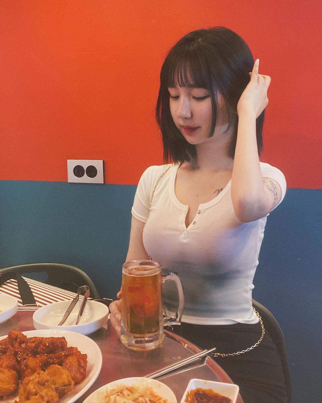 민이♥ on Instagram: “#협찬 생맥주가 맛있는 부산 #영도통닭 ♥ 가성비 끝판왕에다가 얇고 바삭한 치킨 거기에 시원한 살얼음 영도생맥주와 살얼음 영도 쏘맥까지.. ₍˄·͈༝·͈˄₎◞