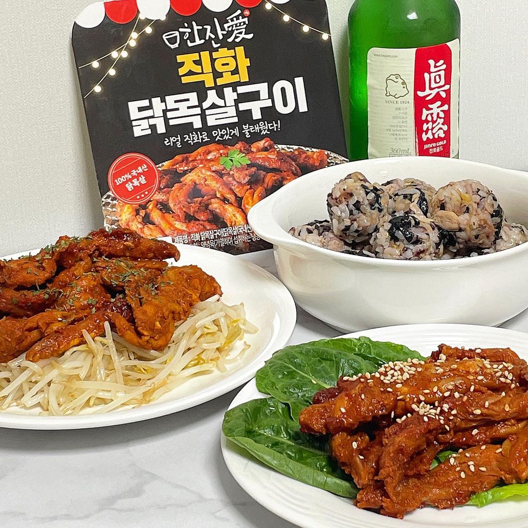 주얼리 디자이너의 먹부림😋🍴 on Instagram: “#협찬 쫄깃쫄깃한 식감과 직화로 맛을 낸 매콤한 불 맛 "한잔애 직화 닭목살구이" 리얼 직화로 구워서 불향이 살살 나는 살아있는 불 맛이 지대