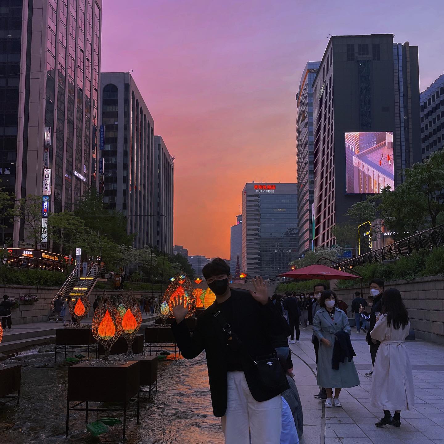 .
4월 마지막🔥연등회🪷
.
#연등회 #청계천 #노을