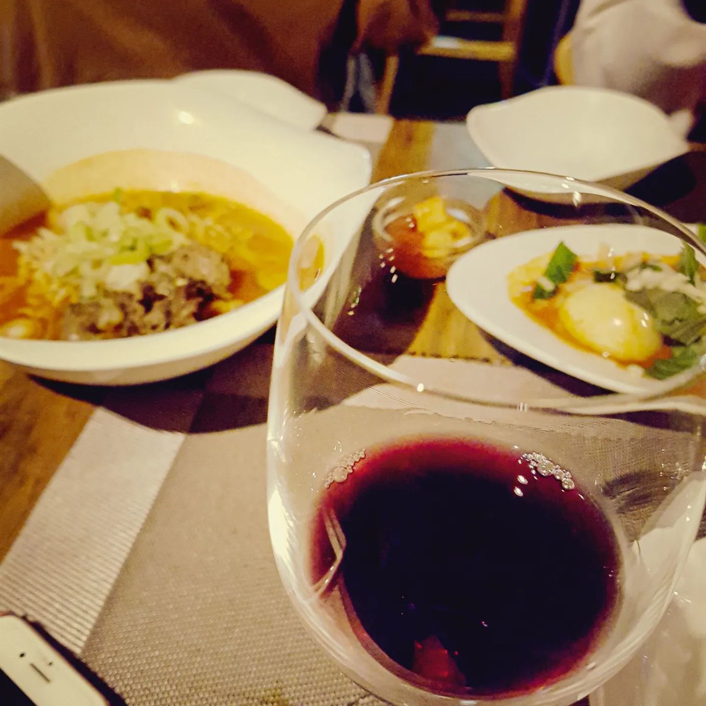 🍷와인 한잔의 여유🍷

와인명-인판테스 세미 스위트레드와인🍷

와인 처음 마셔보는데 생각보다 괜찮았다😊
적당히 느껴지는 바디감😌 은은하게 올라오는 산미😊 무난하게 즐기기 좋은듯 하다!👀 
다만! 생각보다 알콜향이 많이 나서 술을 잘 못먹는사람은 힘들지도😅
저렴한 와인도 괜찮다라는걸 느꼈당😌😌

.

.

.

.

.

.

.

#맛스타그램 #먹스타그램 #맛집수집 #맛집수집가 #맛집탐방 #와인 #레드와인 #와인맛집 #와인추천 #저렴한와인 #저가와인 #스페인와인 #와인첫경험 #스위트와인 #세미스위트와인 #인판테스 #와이너리 #소믈리에 #와인감성 #저가와인추천 #저렴한와인추천 #먹팔 #먹팔맞팔